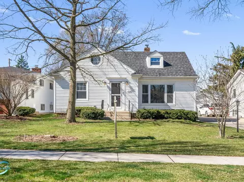 1310 Irving Ave, Wheaton, IL 60187