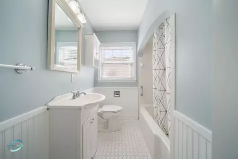 Bath - 1310 Irving Ave, Wheaton, IL 60187 photo 1 of 3