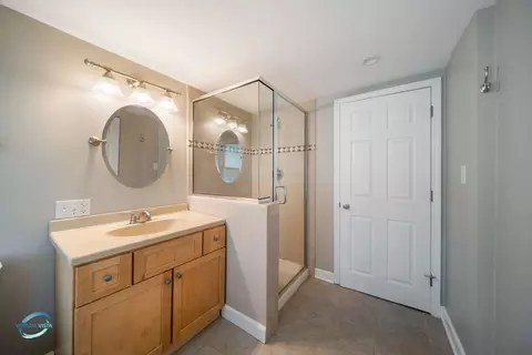 Bath - 1310 Irving Ave, Wheaton, IL 60187 photo 2 of 3