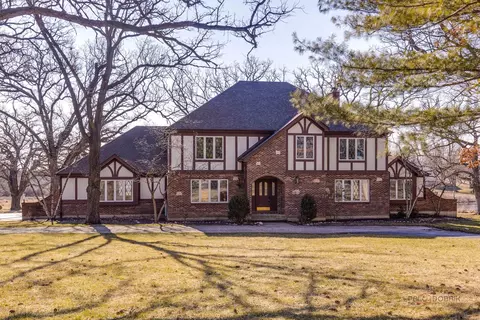 28088 N Spring Ct, Mundelein, IL 60060