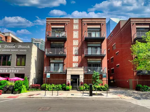 321 N Jefferson St #301, Chicago, IL 60661