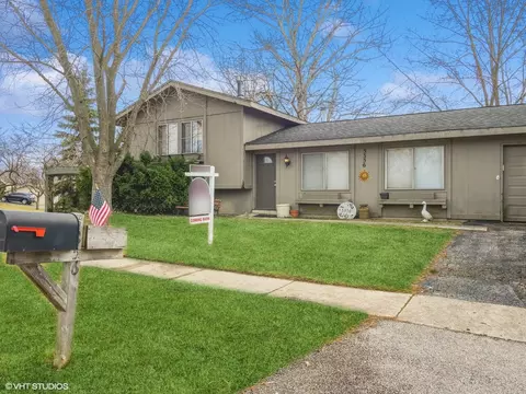 5356 Niven Ln, Hanover Park, IL 60133