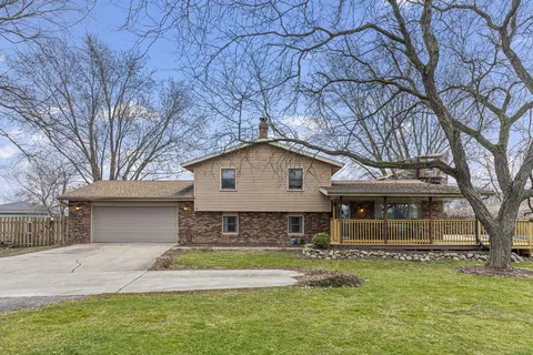 1384 Dove Ct, Bradley, IL 60915