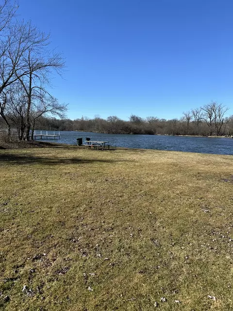 301 N River Rd, Fox River Grove, IL 60021 photo 9