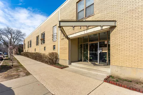 1100 W Cornelia Ave #222, Chicago, IL 60657