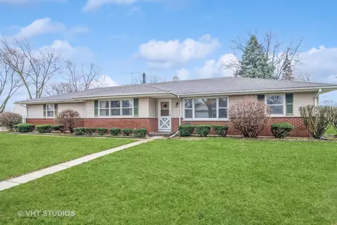 1181 Squire Dr, Aurora, IL 60505