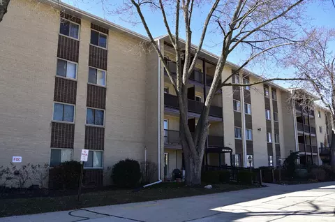 640 Murray Ln #410, Des Plaines, IL 60016