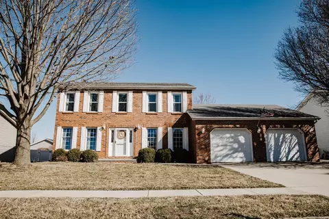 4 Joslin Ct, Bloomington, IL 61704