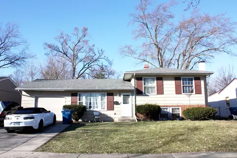 1660 Redwood Ave, Hanover Park, IL 60133