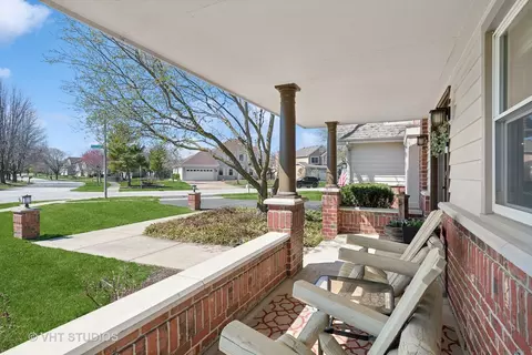 5216 Thatcher Dr, Naperville, IL 60564