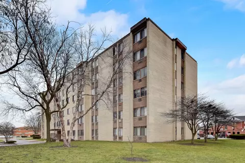 9740 S Pulaski Rd #401, Oak Lawn, IL 60453
