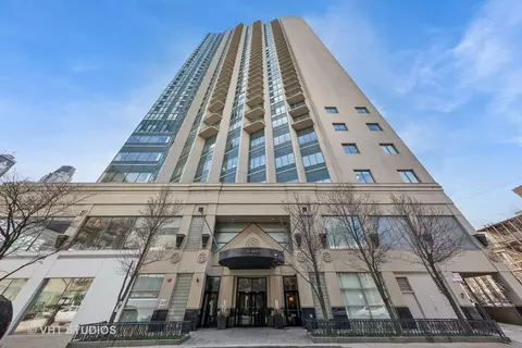 111 W Maple St #1210, Chicago, IL 60610