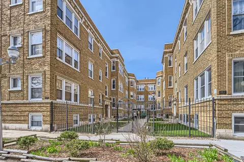 6908 N Lakewood Ave #2W, Chicago, IL 60626