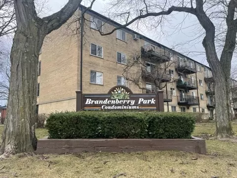 2515 E Olive St #2E, Arlington Heights, IL 60004