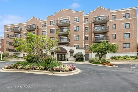 420 W Burlington Ave #202, La Grange, IL 60525