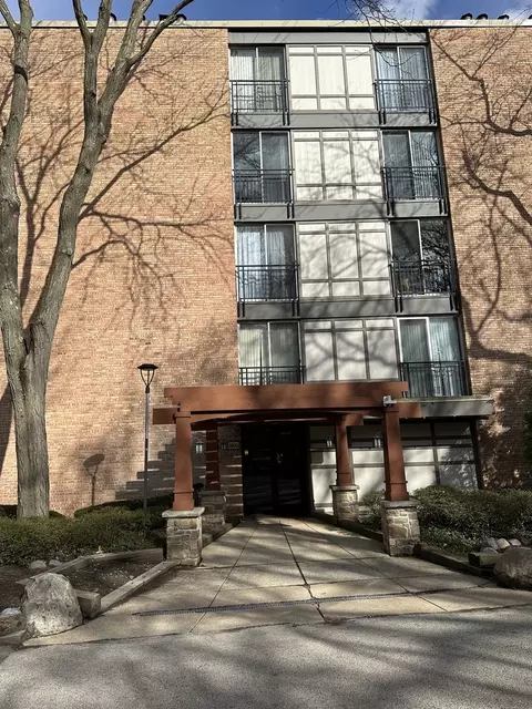 5800 Oakwood Dr #4J, Lisle, IL 60532