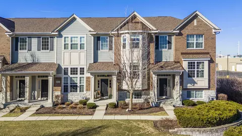 2831 Henley Ln, Naperville, IL 60540