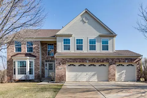 1180 Bloomfield Dr, Streamwood, IL 60107