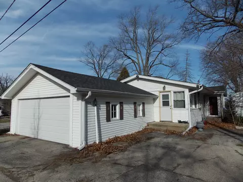 4324 Lakewood Rd, Mchenry, IL 60050