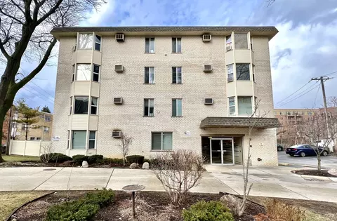 8232 Niles Center Rd #207, Skokie, IL 60077