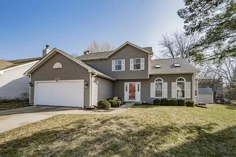 2276 Briarhill Dr, Naperville, IL 60565