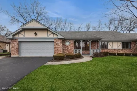 8321 Autobahn Dr N, Palos Park, IL 60464