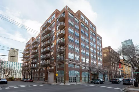 933 W Van Buren St #824, Chicago, IL 60607