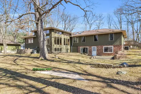 1001 Oak Creek Cir, Mahomet, IL 61853