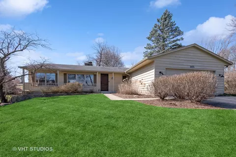 1435 Surrey Ln, Algonquin, IL 60102