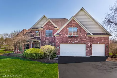 951 Dakota Dr, Woodstock, IL 60098