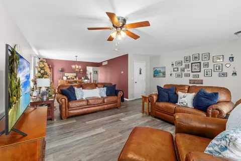 Living - 201 Boulder Dr, Morris, IL 60450 photo 3 of 4