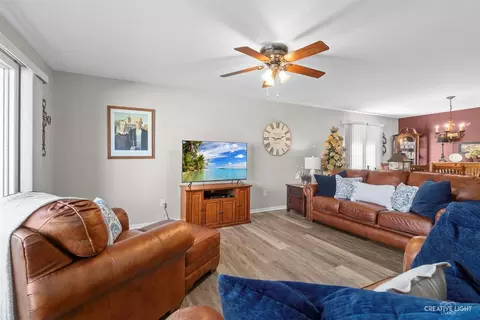 Living - 201 Boulder Dr, Morris, IL 60450 photo 1 of 4