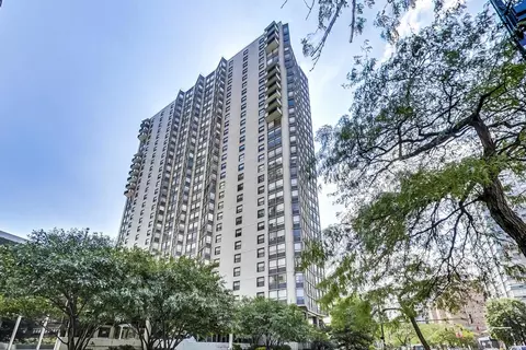 5701 N Sheridan Rd #4Q, Chicago, IL 60660
