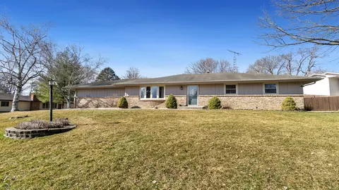 1871 Valencia Dr, Rockford, IL 61108