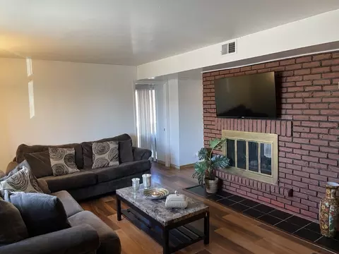Living - 1820 Sessions Walk #1820, Hoffman Estates, IL 60169 photo 2 of 2