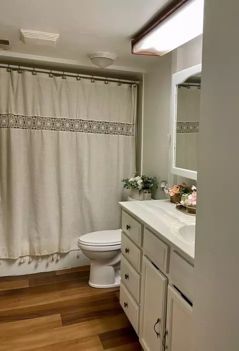 Bath - 1820 Sessions Walk #1820, Hoffman Estates, IL 60169 photo 1 of 1