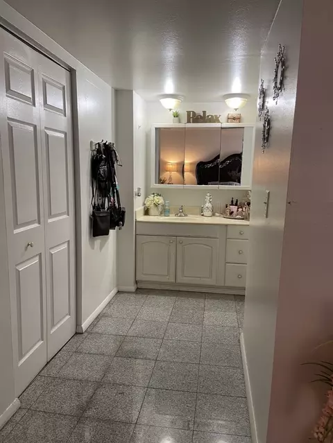 Entry Way - 1820 Sessions Walk #1820, Hoffman Estates, IL 60169 photo 2 of 2