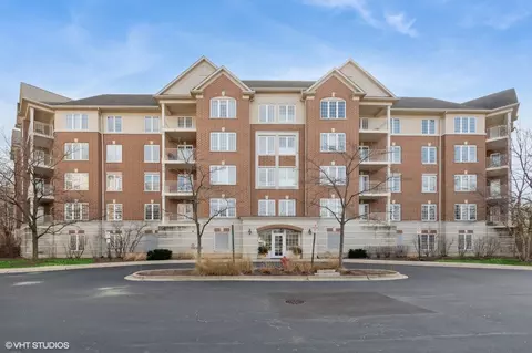610 Robert York Ave #210, Deerfield, IL 60015