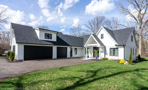 20 Londonderry Ln, Lincolnshire, IL 60069