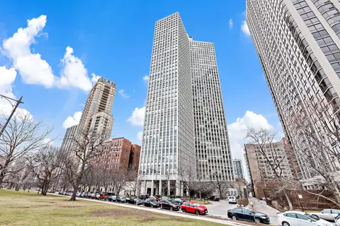 2626 N Lakeview Ave #608, Chicago, IL 60614