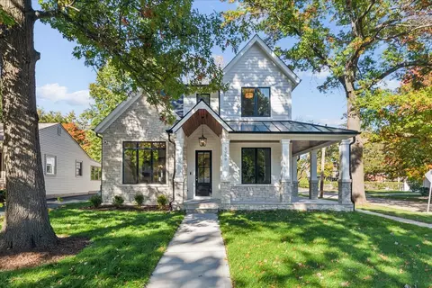 2000 Henley St, Glenview, IL 60025
