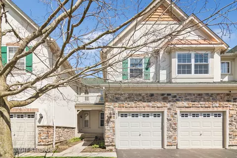 412 Bay Tree Cir, Vernon Hills, IL 60061
