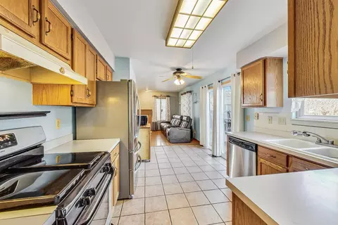 Kitchen - 13722 S Kendall Dr, Plainfield, IL 60544 photo 3 of 3