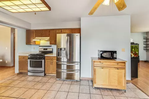Kitchen - 13722 S Kendall Dr, Plainfield, IL 60544 photo 2 of 3