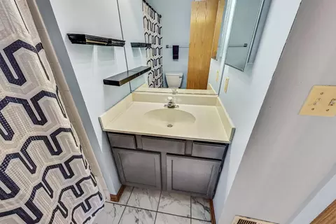 Bath - 13722 S Kendall Dr, Plainfield, IL 60544 photo 3 of 3
