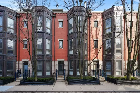 425 N Clinton St, Chicago, IL 60654