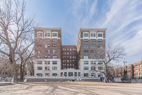 1205 W Sherwin Ave #706, Chicago, IL 60626