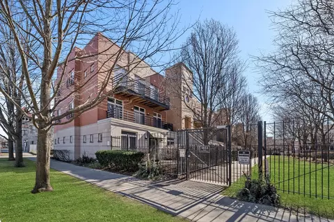 1033 E 46th St #201, Chicago, IL 60653
