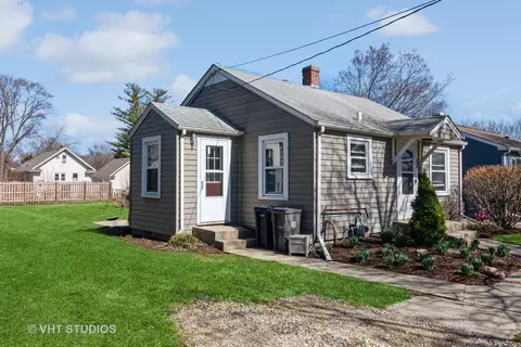 688 Slade Ave, Elgin, IL 60120 photo 3