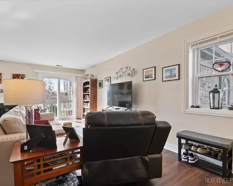 11 Foxcroft Rd #235, Naperville, IL 60565 photo 4
